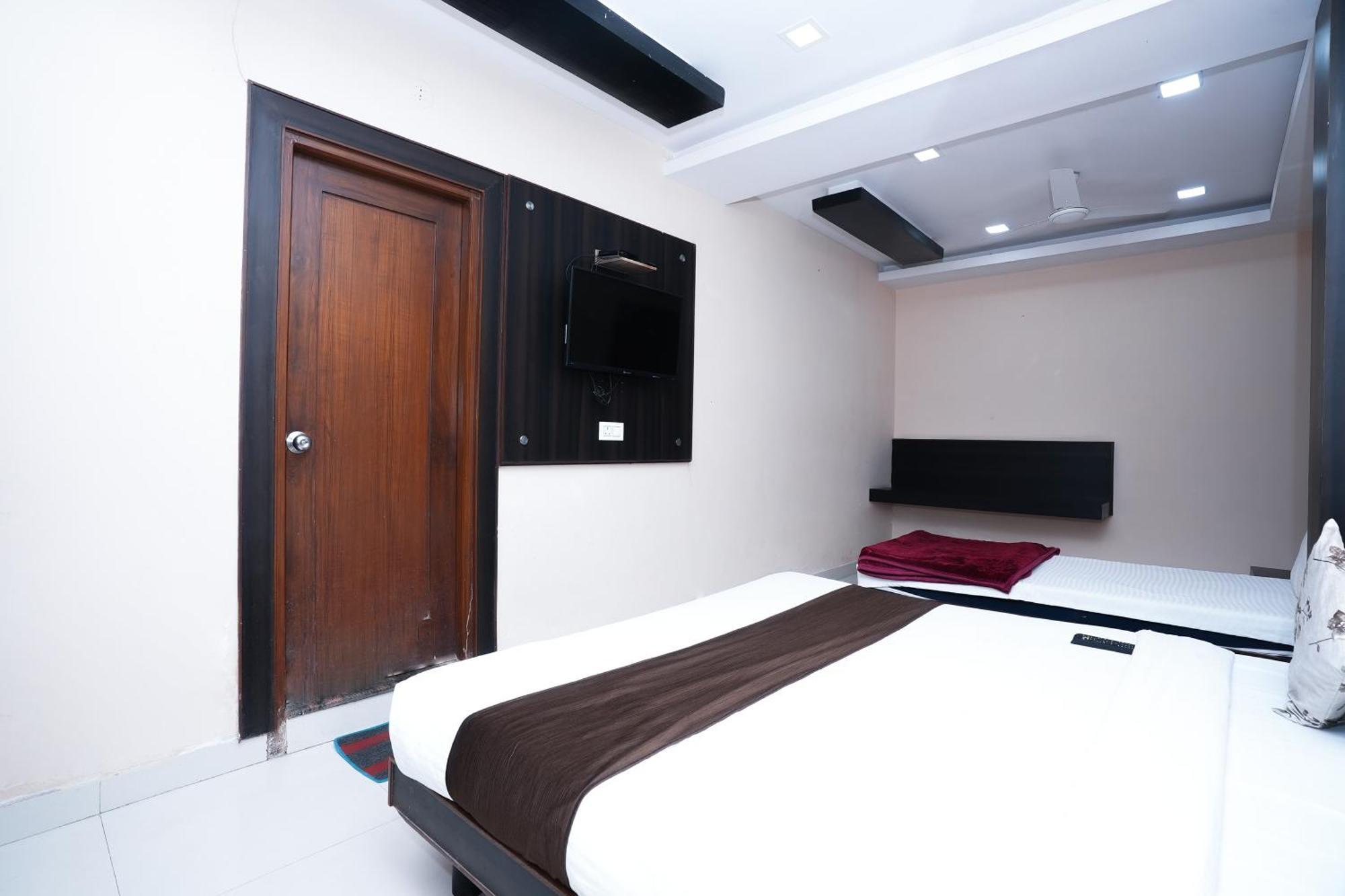 Hotel Madurai Near Central Bus Stand, Udaipur Esterno foto