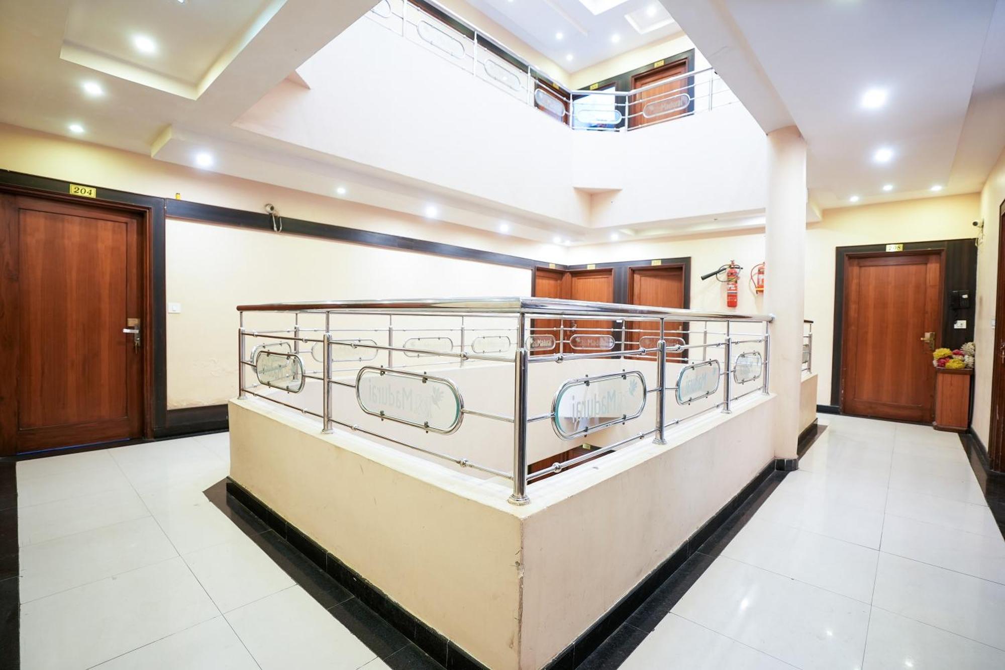 Hotel Madurai Near Central Bus Stand, Udaipur Esterno foto